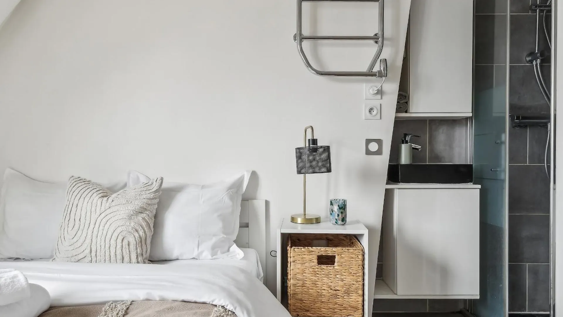 Apartment Bnbnova - Le Louvre & Notre-Dame Paris France